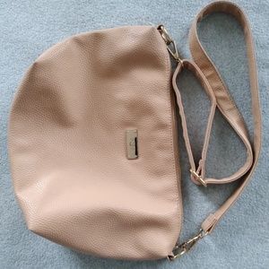 🌈BGBC crossbody bag cream color gently used.